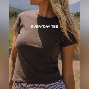 Daily Drills Everyday Tee in Mocha
